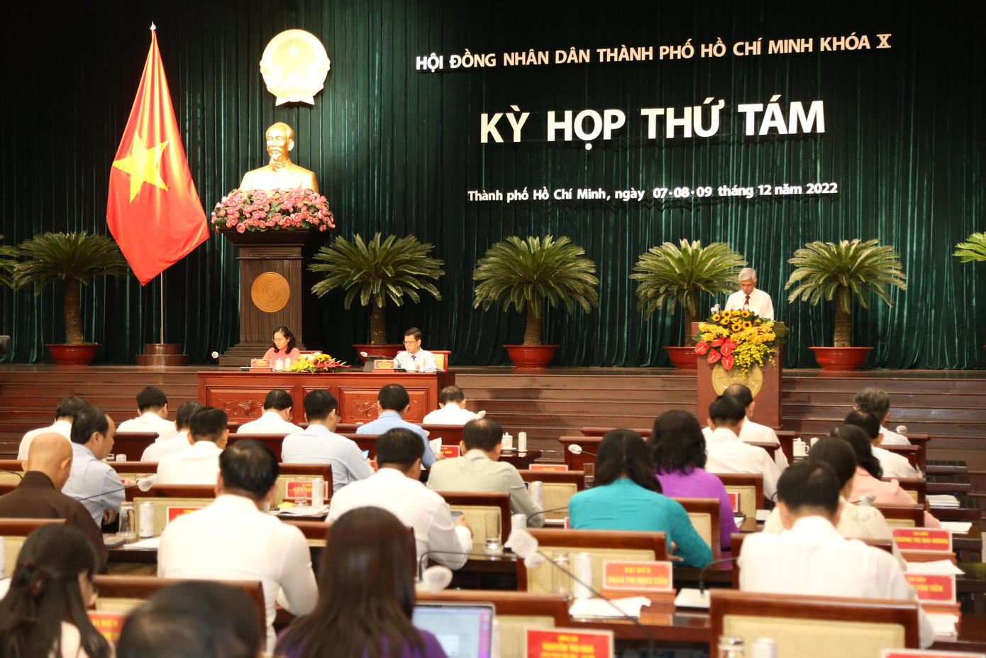 Đại biểu dự phiên họp sáng 9/12. Đại biểu dự phiên họp sáng 9/12.