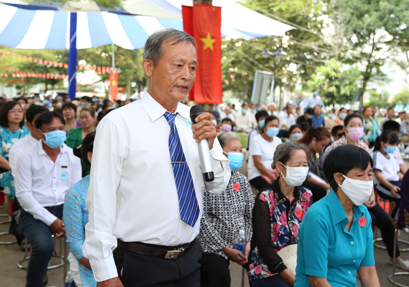 Đến dự chương trình, bà con ấp 1 đề đạt, gửi gắm nhiều ý kiến nhằm góp phần xây dựng địa bàn ngày càng giàu đẹp, phát triển. Đến dự chương trình, bà con ấp 1 đề đạt, gửi gắm nhiều ý kiến nhằm góp phần xây dựng địa bàn ngày càng giàu đẹp, phát triển.