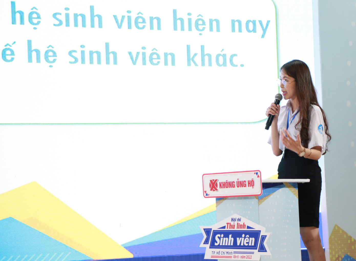 Thí sinh thể hiện khả năng tranh biện trong phần thi cuối cùng. Ảnh: Ngô Tùng Thí sinh thể hiện khả năng tranh biện trong phần thi cuối cùng. Ảnh: Ngô Tùng