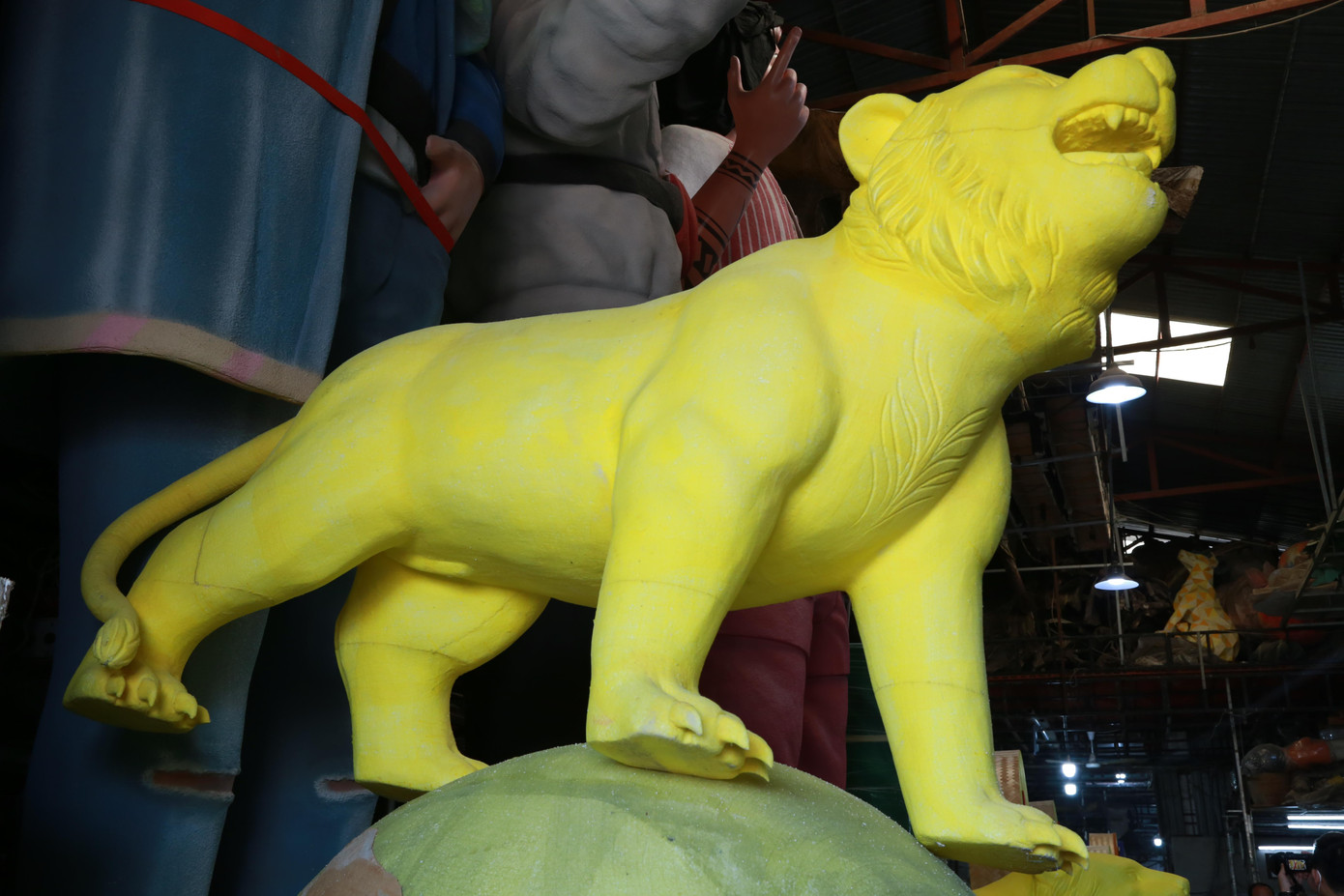 Tạo hình uy nghi lẫm liệt của một chú hổ gần hoàn thiện.