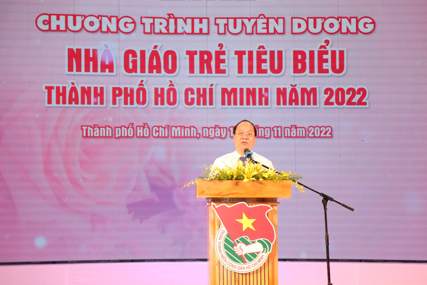 Phó Bí thư Thành ủy TPHCM Nguyễn Hồ Hải tuyên dương các nhà giáo trẻ. Phó Bí thư Thành ủy TPHCM Nguyễn Hồ Hải tuyên dương các nhà giáo trẻ.