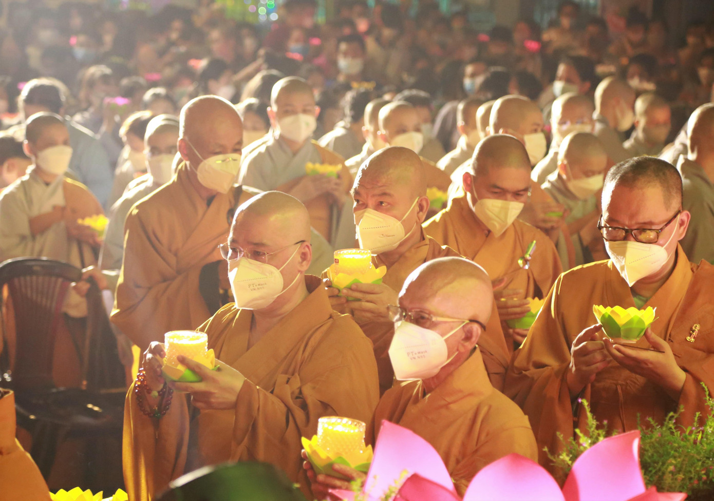 Sau 2 năm không tổ chức rộng rãi do ảnh hưởng của dịch bệnh COVID-19, năm nay Đại lễ Phật đản đã có thể được tổ chức với sự tham dự của đông đảo chư tôn đức, quý Phật tử cùng đồng bào các giới.