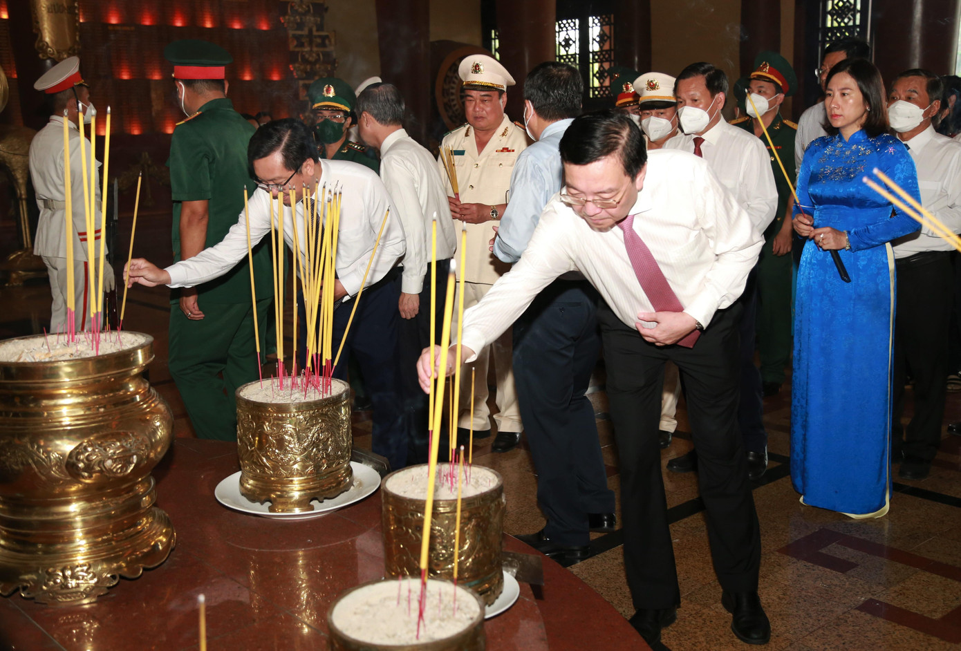Lãnh đạo các ban, ngành TPHCM dâng hưởng tưởng niệm các Anh hùng liệt sĩ tại Đền Tưởng niệm Liệt sĩ Bến Dược. Ảnh: Ngô Tùng Lãnh đạo các ban, ngành TPHCM dâng hưởng tưởng niệm các Anh hùng liệt sĩ tại Đền Tưởng niệm Liệt sĩ Bến Dược. Ảnh: Ngô Tùng