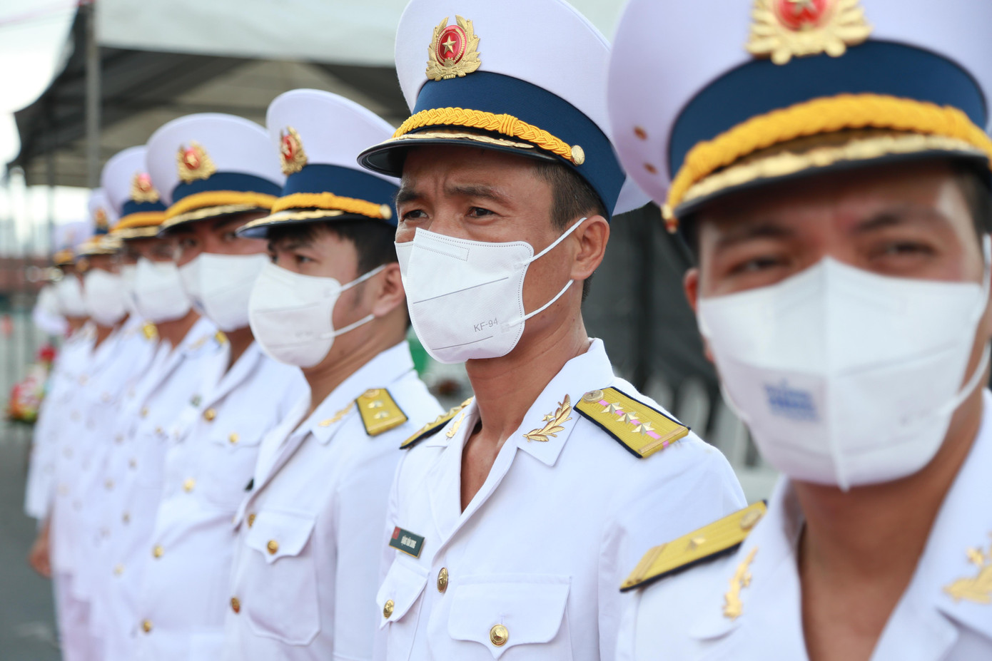 Cán bộ, chiến sĩ Vùng 2 Hải quân tại buổi đón đoàn Hải quân Hàn Quốc.