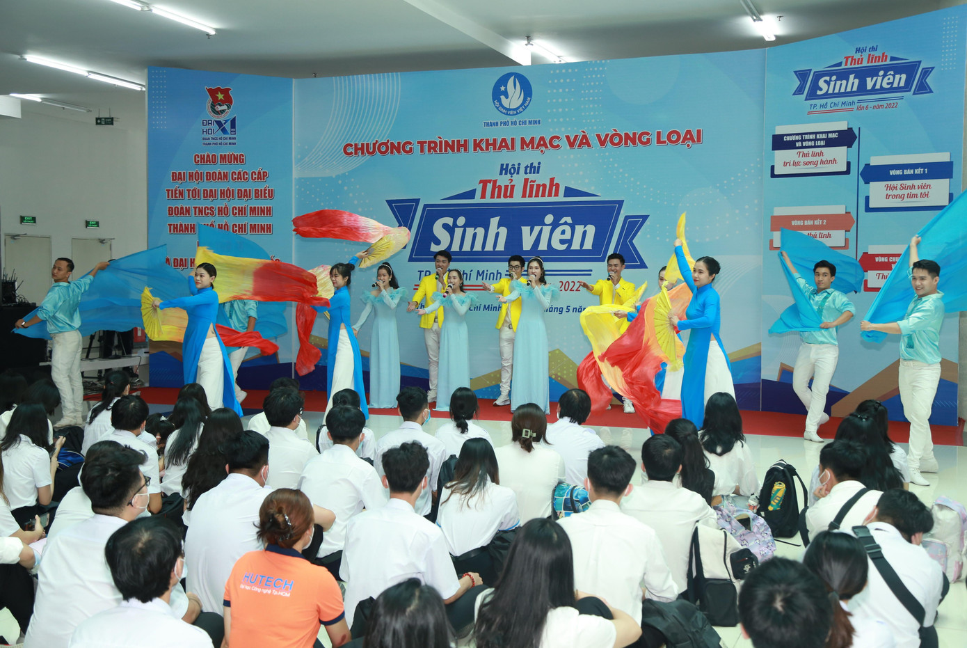 Tiết mục văn nghệ chào mừng hội thi - Ảnh: Ngô Tùng