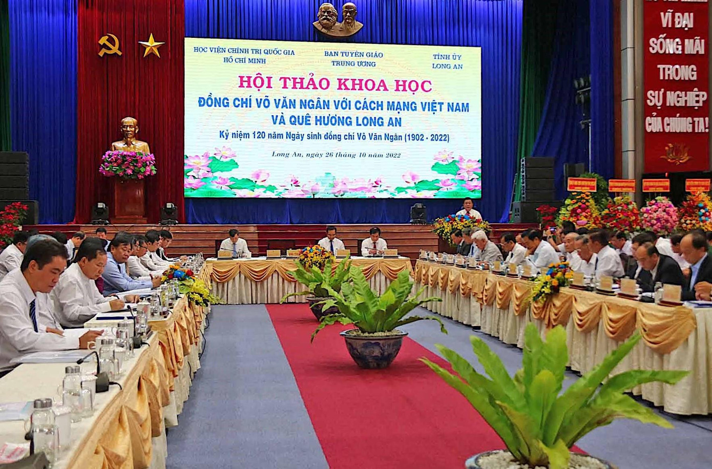 Quang cảnh buổi hội thảo về đồng chí Võ Văn Ngân. Ảnh: SGGP Quang cảnh buổi hội thảo về đồng chí Võ Văn Ngân. Ảnh: SGGP