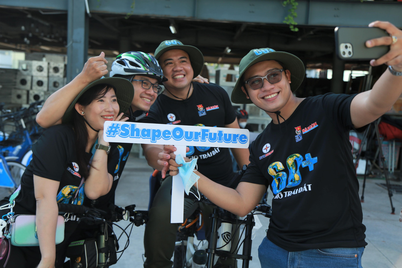 Bạn trẻ hào hứng tham gia hoạt động mở màn chiến dịch