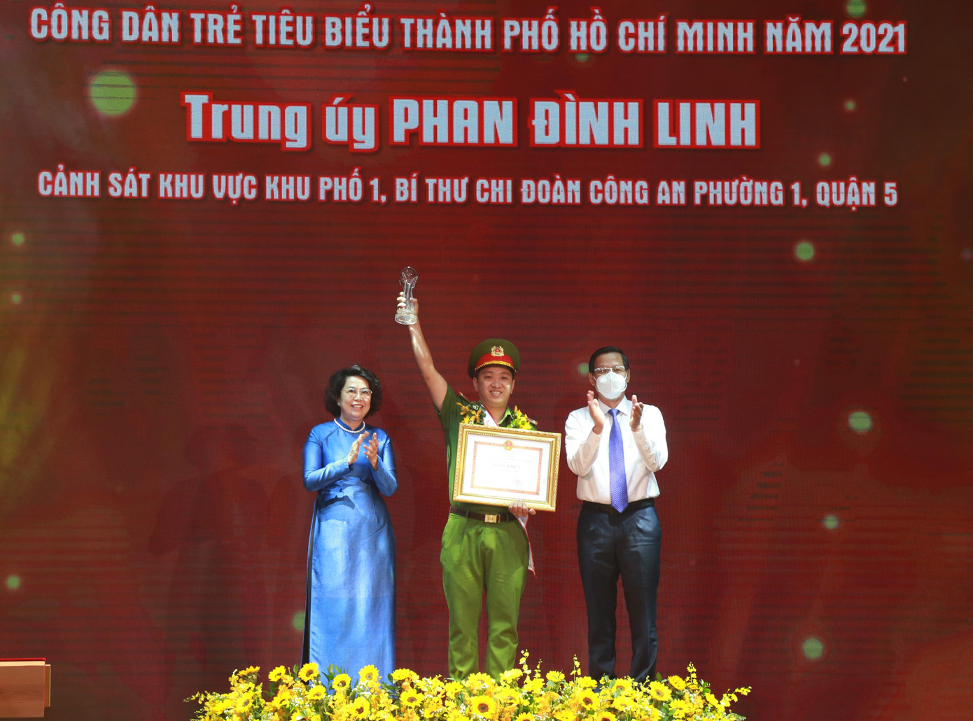 Tuyên dương Trung úy Phan Đình Linh.