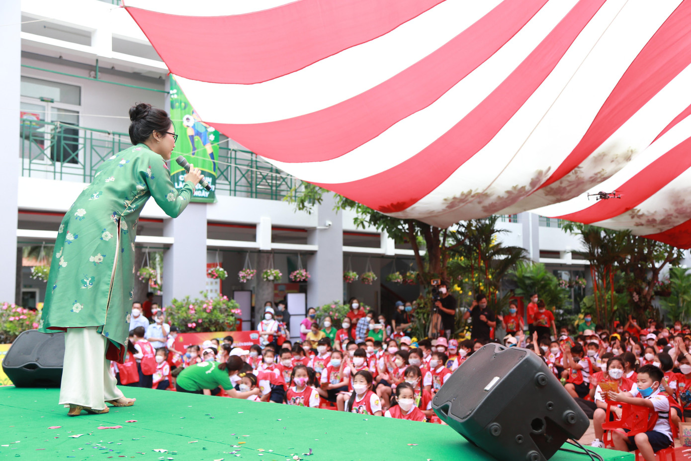 Giọng ca 19 tuổi gửi lời chúc, dặn dò các em nhỏ thế hệ măng non Giọng ca 19 tuổi gửi lời chúc, dặn dò các em nhỏ thế hệ măng non