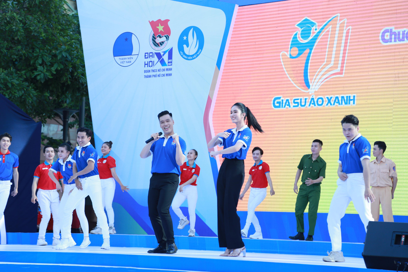 Năm nay, Á hậu 1 Hoa hậu Việt Nam 2020 Phạm Ngọc Phương Anh tham gia đồng hành chiến dịch tình nguyện Gia sư áo xanh, mang ánh sáng tri thức và tình thương đến các bạn nhỏ, con em người lao động, thanh niên công nhân có hoàn cảnh khó khăn.