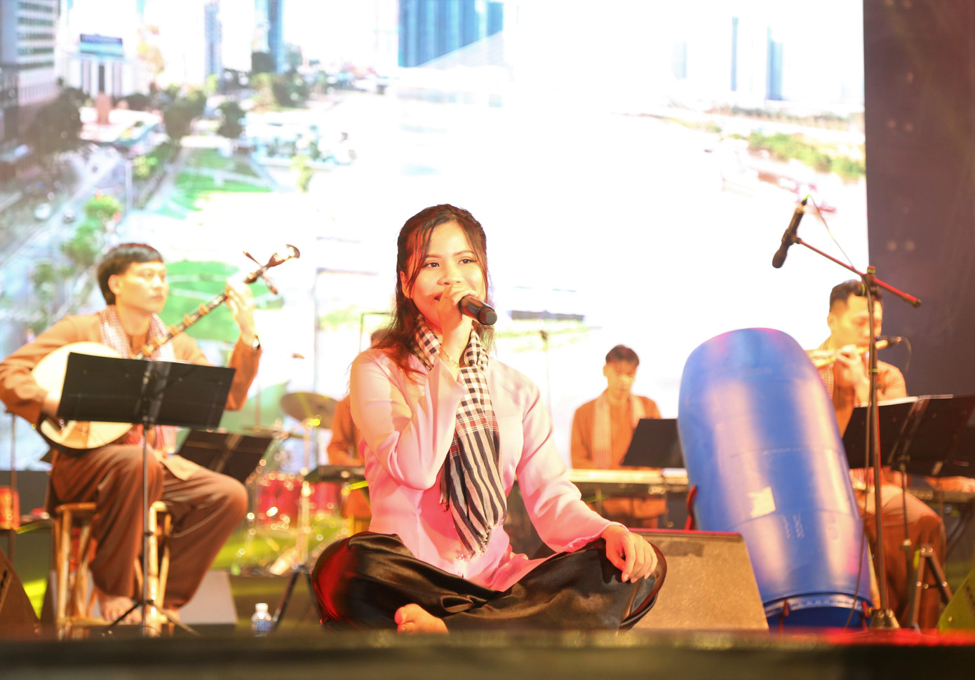 Làn điệu dân ca hòa vang tại Hò Dô 2022. Làn điệu dân ca hòa vang tại Hò Dô 2022.