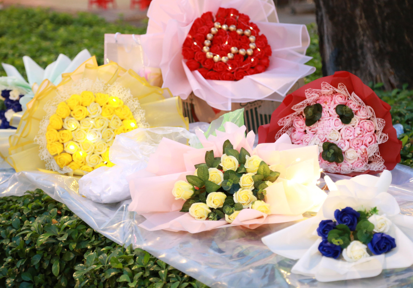 Thị trường quà tặng năm nay cũng khá sôi động với nhiều món quà đặc sắc, sáng tạo để đáp ứng nhiều thị hiếu, nhu cầu của khách hàng nhiều độ tuổi.