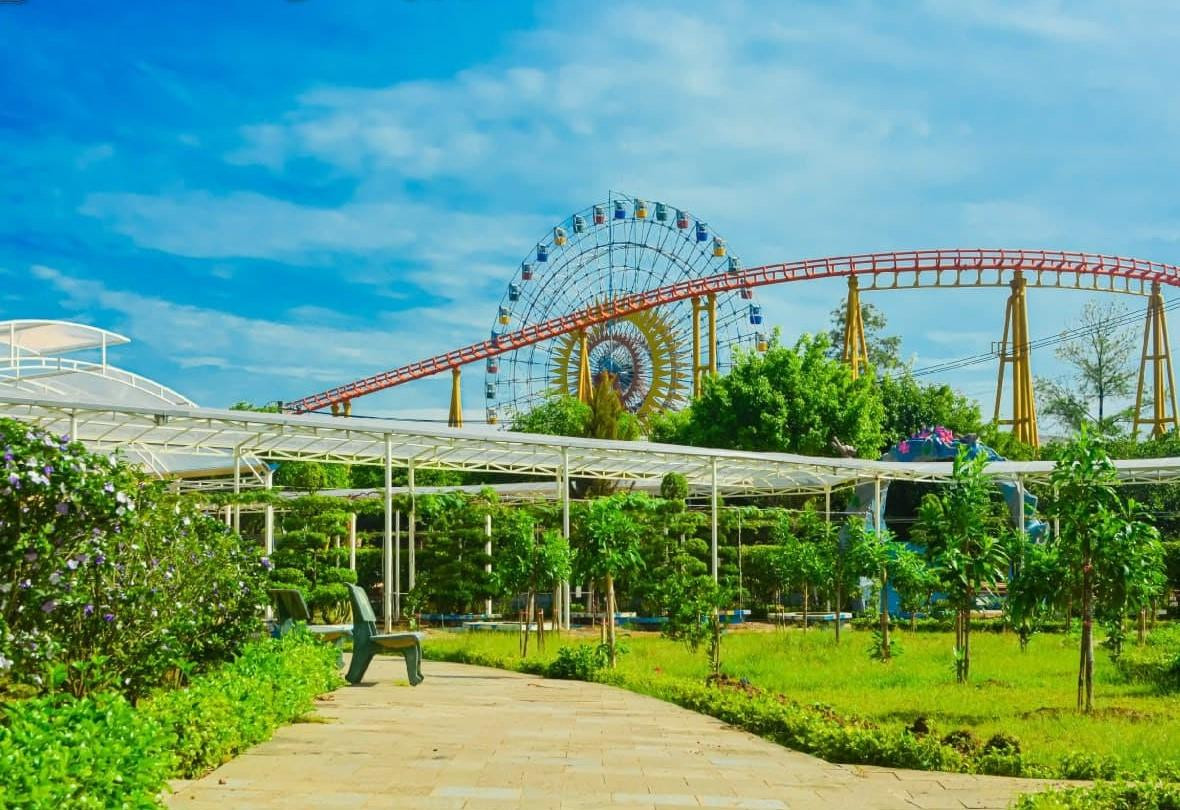 Là một trong những khu vui chơi mở cửa phục vụ trong dịp Tết, Khu du lịch Suối Tiên (phường Tân Phú, TP. Thủ Đức) chính thức mở cửa trở lại ngay mùng 1 Tết Nguyên đán (1/2) sau hơn nửa năm ngưng hoạt động do ảnh hưởng dịch bệnh COVID.