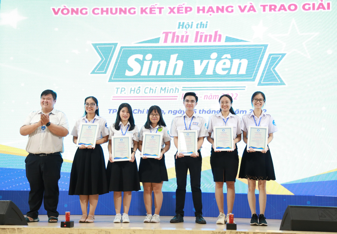 Ban tổ chức cũng trao chứng nhận cho các thí sinh thuộc Top 12 cuộc thi. Ban tổ chức cũng trao chứng nhận cho các thí sinh thuộc Top 12 cuộc thi.