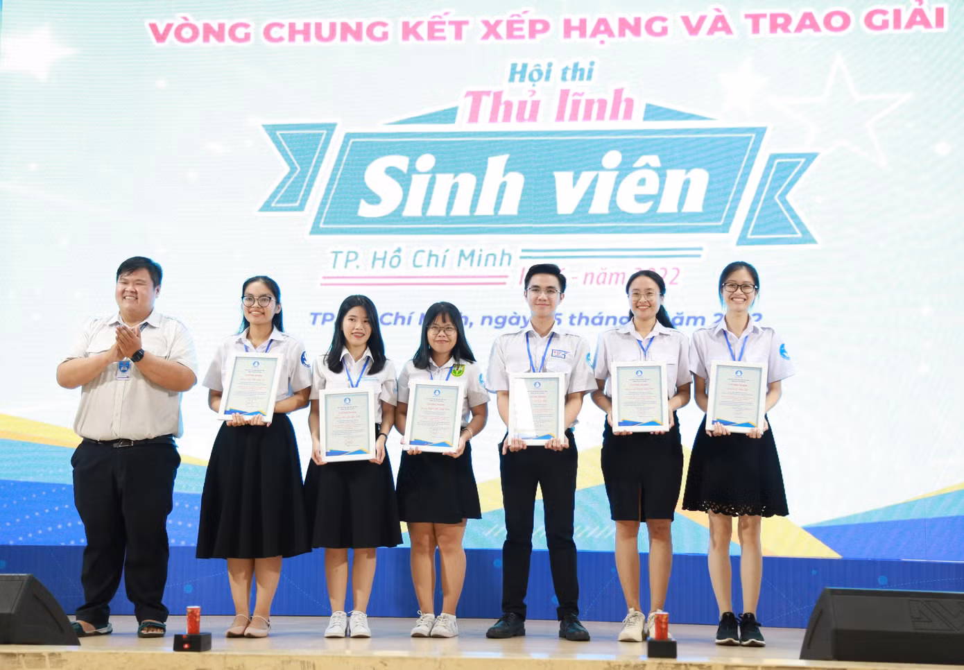 Ban tổ chức cũng trao chứng nhận cho các thí sinh thuộc Top 12 cuộc thi. Ban tổ chức cũng trao chứng nhận cho các thí sinh thuộc Top 12 cuộc thi.