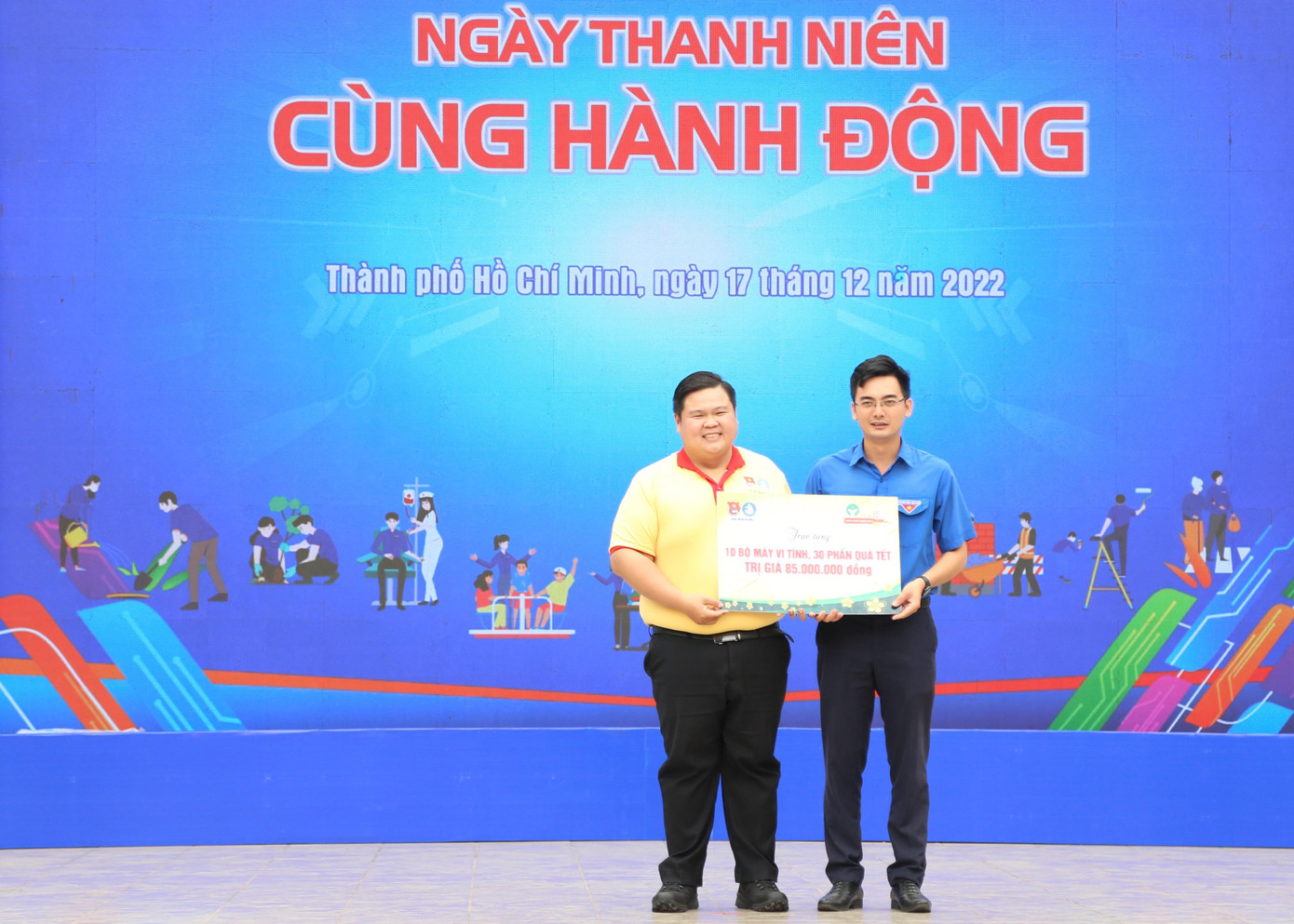 Dịp này, Thành Đoàn TPHCM cũng tiếp nhận các nguồn lực để chăm lo cho người dân trên địa bàn thành phố. Dịp này, Thành Đoàn TPHCM cũng tiếp nhận các nguồn lực để chăm lo cho người dân trên địa bàn thành phố.