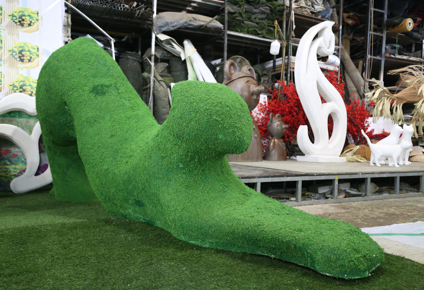 Hình ảnh uyển chuyển, linh hoạt của loài mèo trong một tạo hình.