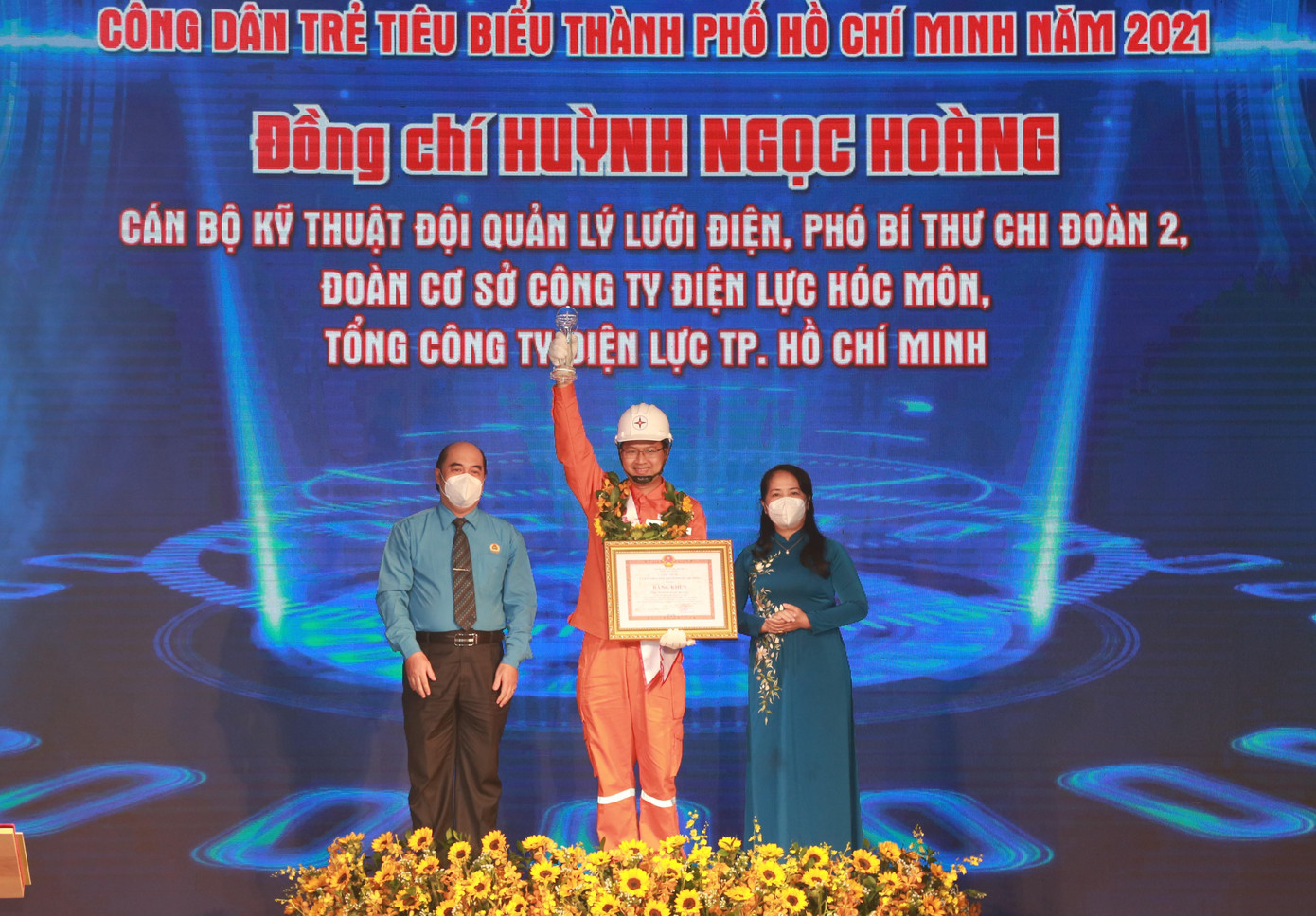 Tuyên dương anh Huỳnh Ngọc Hoàng.