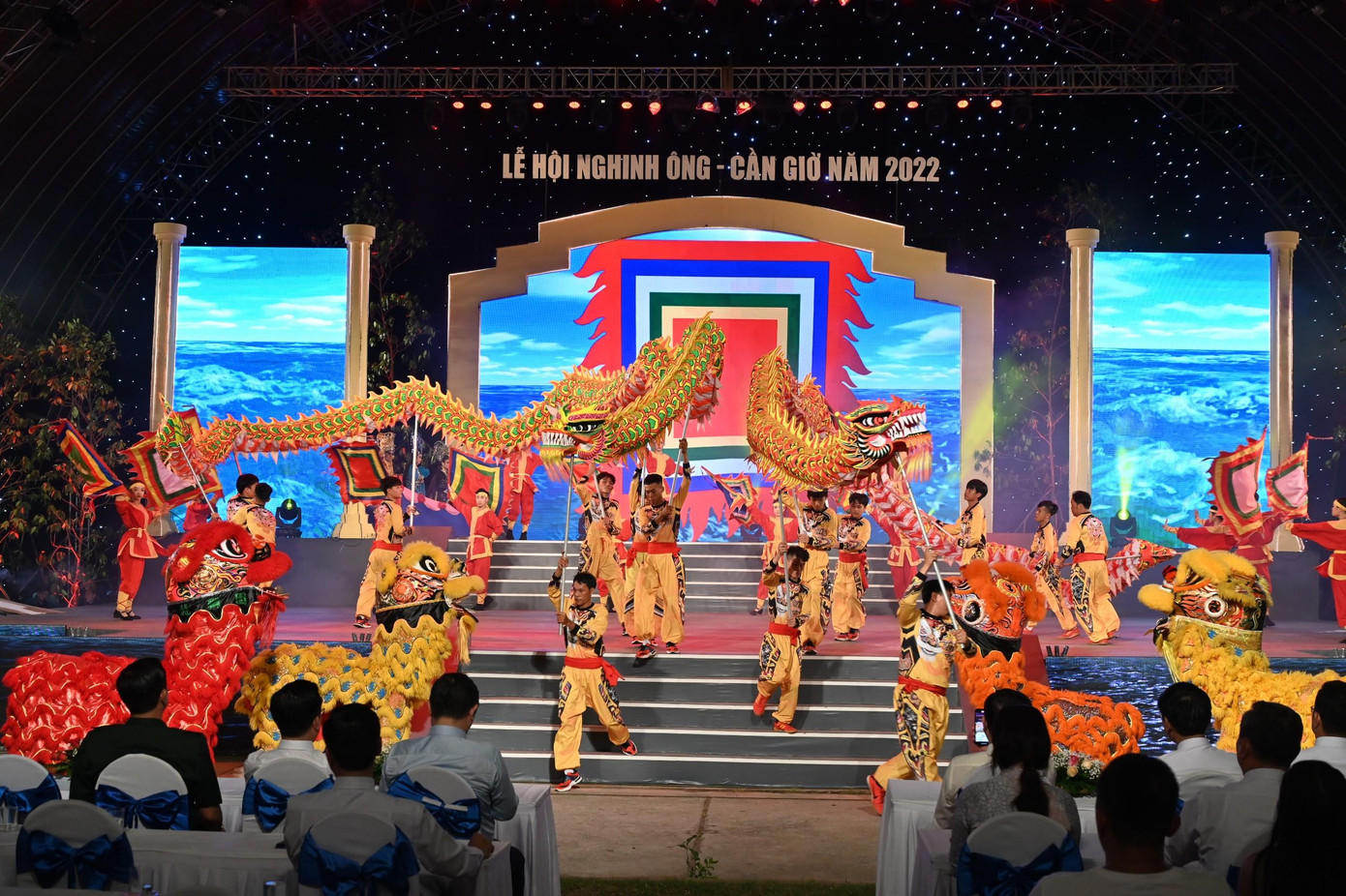 Các tiết mục văn nghệ đặc sắc trong đêm khai hội. Ảnh: Quốc Thanh