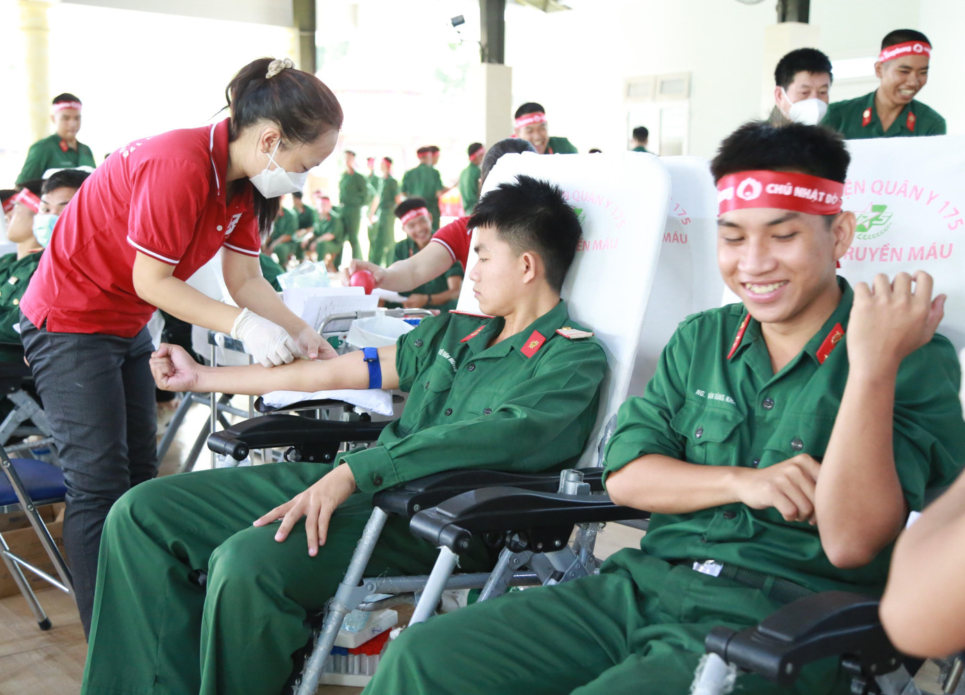 Tổng kết ngày hội, Ban tổ chức tiếp nhận hơn 400 đơn vị máu hiến dịp này.