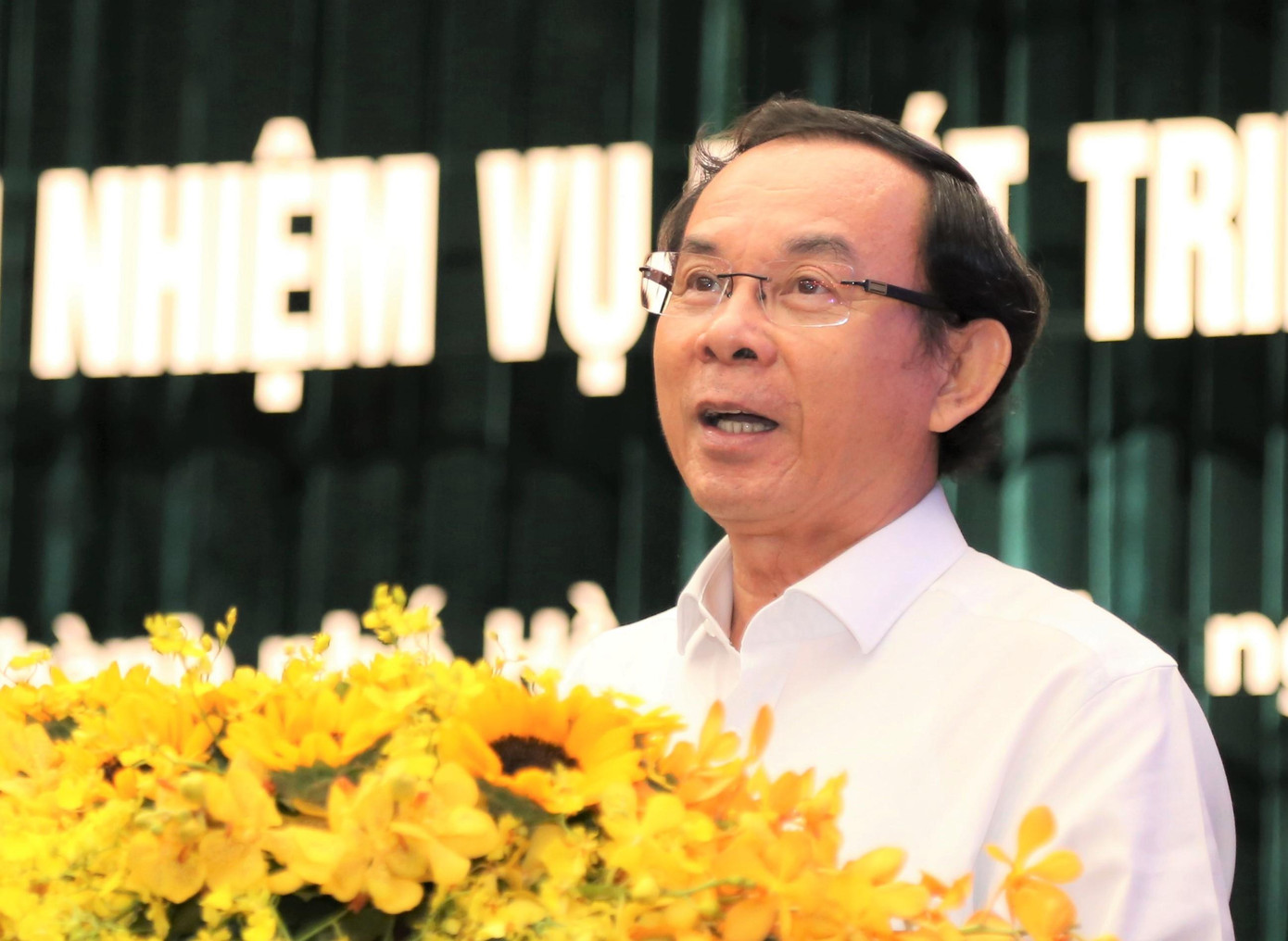 Bí thư Thành ủy TPHCM Nguyễn Văn Nên trao đổi tại hội nghị. Ảnh: Ngô Tùng Bí thư Thành ủy TPHCM Nguyễn Văn Nên trao đổi tại hội nghị. Ảnh: Ngô Tùng