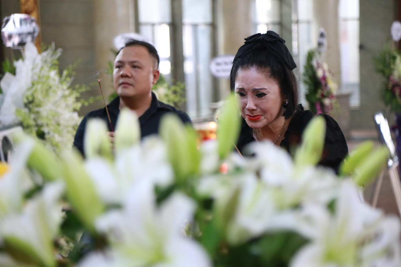 Nghệ sĩ Mộng Tuyền khóc nhớ Thẩm Thúy Hằng. Nghệ sĩ Mộng Tuyền khóc nhớ Thẩm Thúy Hằng.