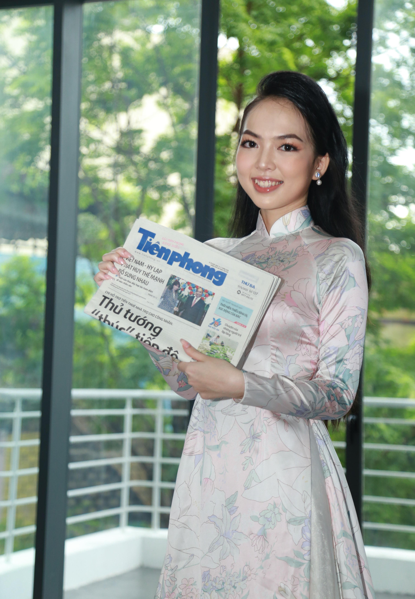 Trước khi giành ngôi vị đặc biệt ở tuổi thanh xuân, Kim Phụng từng lọt Top 10 cuộc thi Gương mặt nữ sinh áo dài 2018 khi đang là học sinh lớp 10 Trường THPT Nguyễn Khuyến (quận 10, TPHCM).