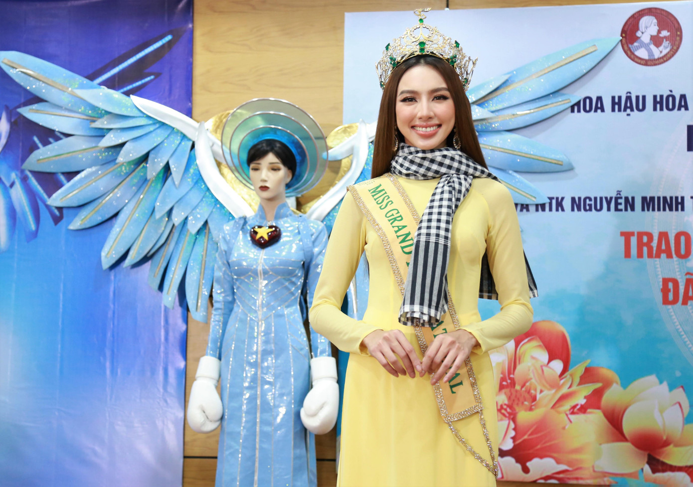 Thiết kế "Thiên thần xanh" của NTK Tín Thái là một sản phẩm nhằm tri ân lực lượng tuyến đầu chống dịch COVID-19.