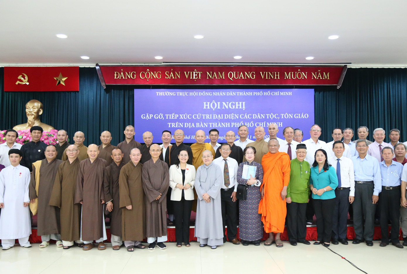 Các vị chức sắc, chức việc tôn giáo và lãnh đạo TPHCM tại buổi tiếp xúc. Ảnh: Ngô Tùng Các vị chức sắc, chức việc tôn giáo và lãnh đạo TPHCM tại buổi tiếp xúc. Ảnh: Ngô Tùng