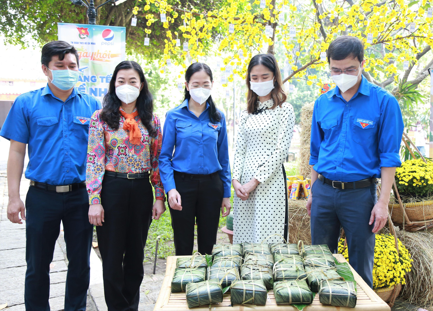 Ban tổ chức chương trình cùng tham gia đồng hành các bạn đoàn viên thanh niên trong hoạt động ý nghĩa ngày cận Tết.