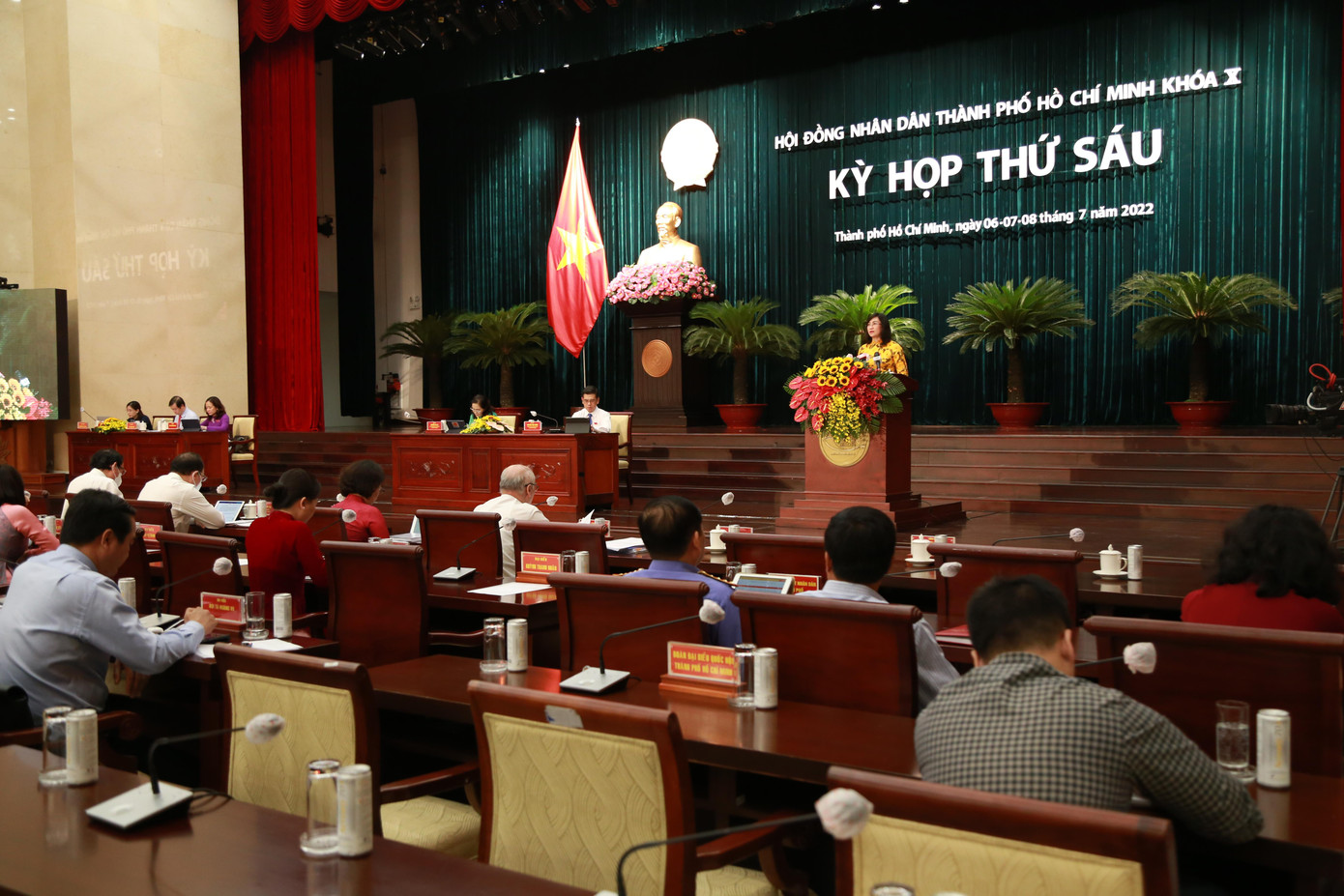 Phó Chủ tịch UBND TPHCM Phan Thị Thắng báo cáo tại kỳ họp. Ảnh: Ngô Tùng Phó Chủ tịch UBND TPHCM Phan Thị Thắng báo cáo tại kỳ họp. Ảnh: Ngô Tùng