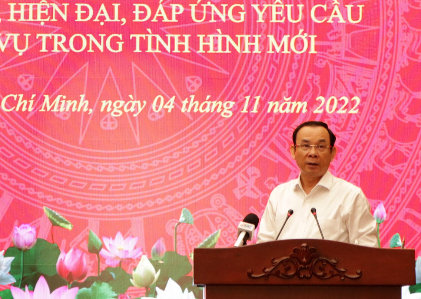 Ông Nguyễn Văn Nên trao đổi tại hội nghị.