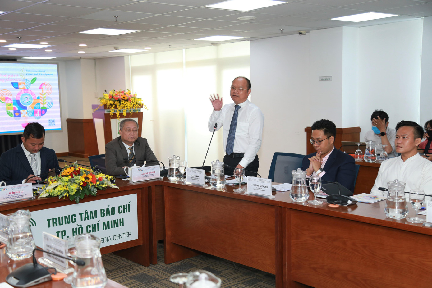 Các đại biểu dự họp báo Triển lãm HCMC FOODEX 2022.