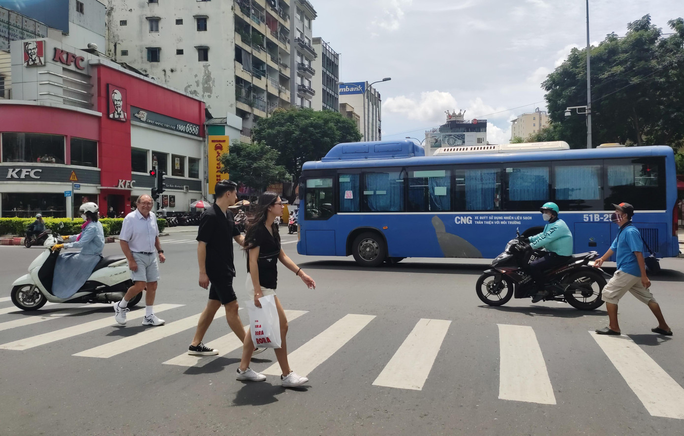 Ngành du lịch TPHCM đã phục hồi và đóng góp to lớn vào cơ cấu kinh tế thành phố sau khi mở cửa từ đón khách từ 15/3. Ảnh: Ngô Tùng