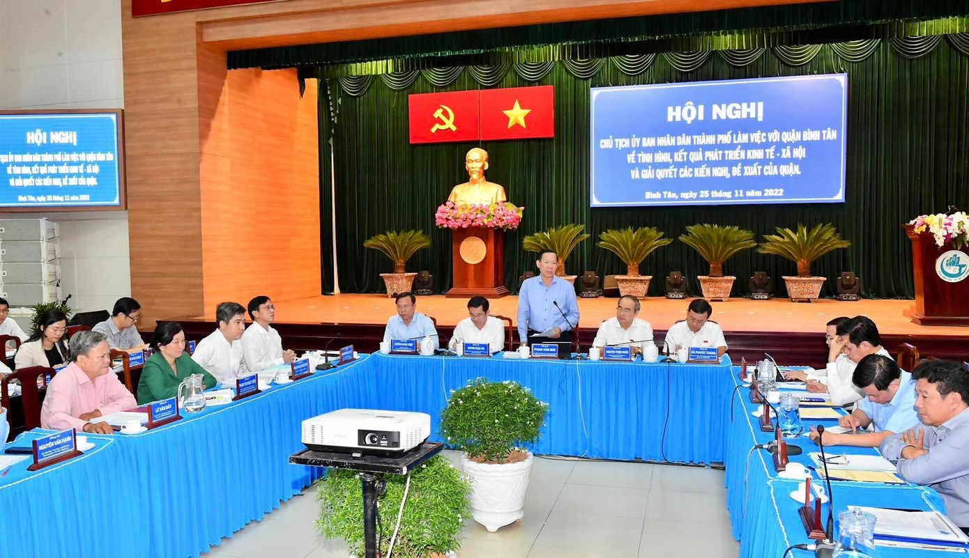 Chủ tịch UBND TPHCM Phan Văn Mãi chủ trì buổi làm việc với quận Bình Tân. Ảnh: SGGP