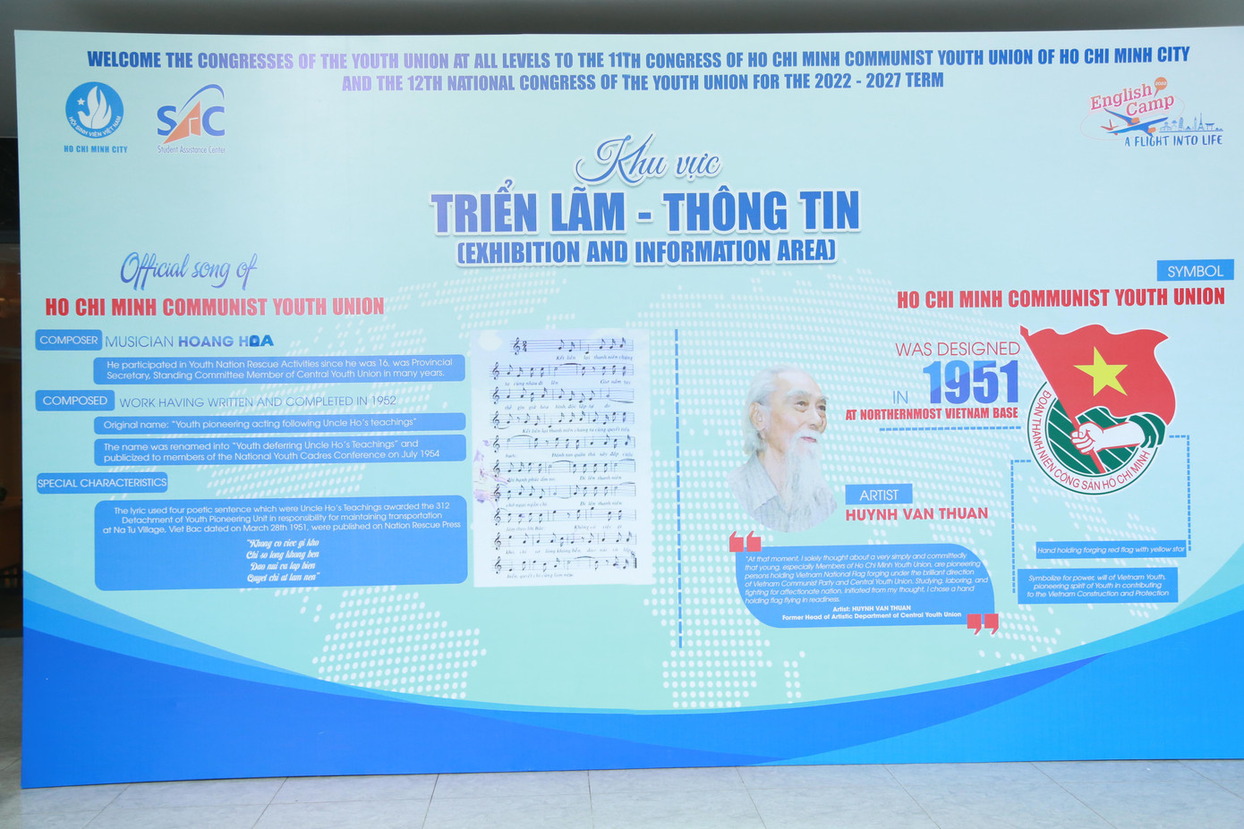 Không gian triển lãm thông tin về tổ chức Đoàn TNCS Hồ Chí Minh và các kỳ đại hội Đoàn dưới dạng song ngữ Việt - Anh.