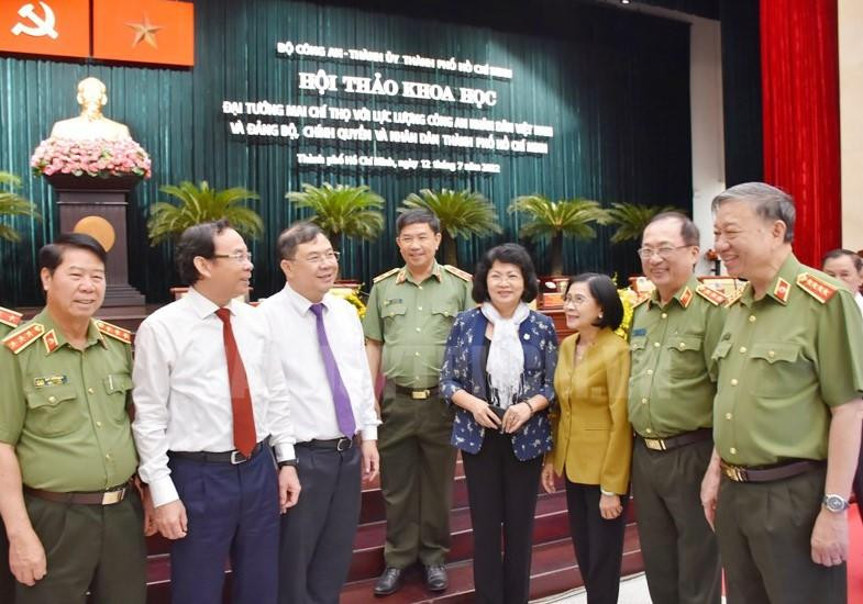 Các đại biểu tại hội thảo