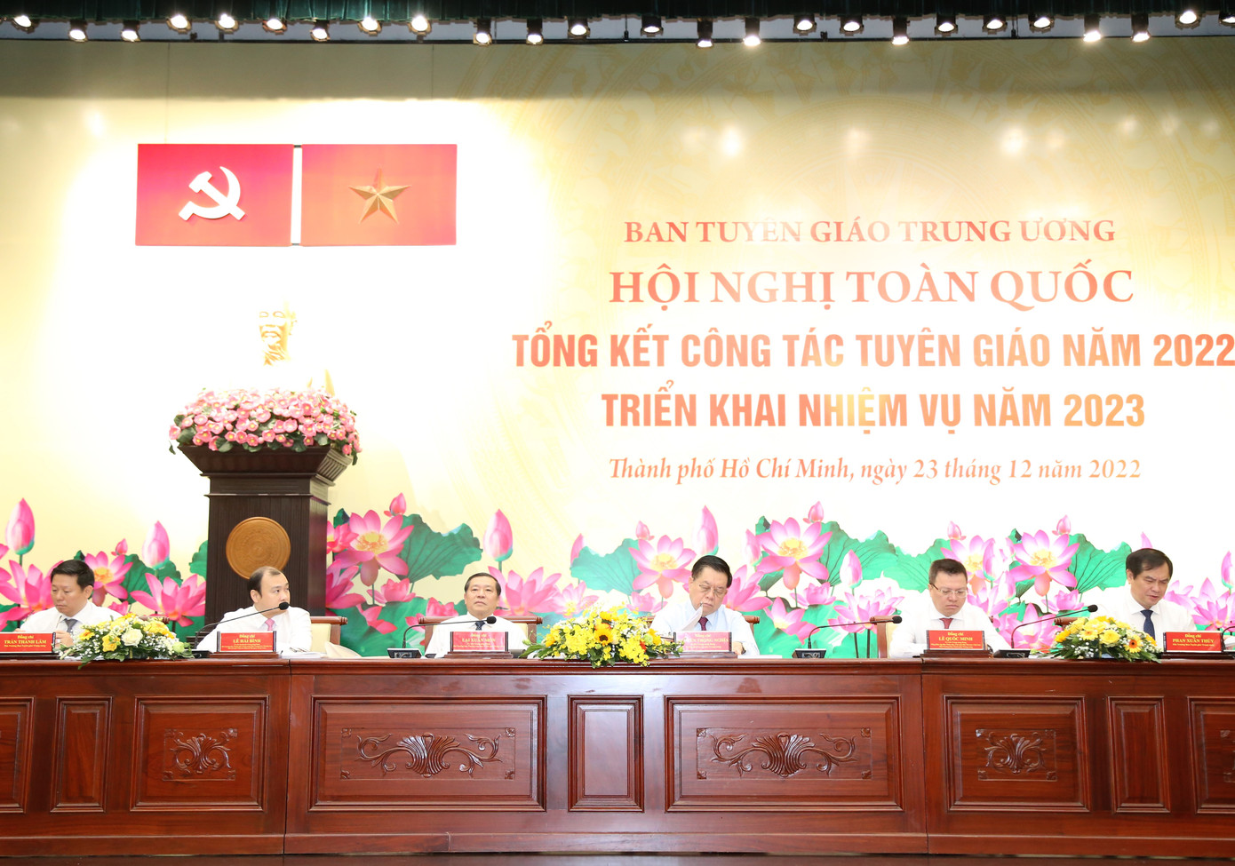 Trưởng ban Tuyên giáo Trung ương Đảng Nguyễn Trọng Nghĩa chủ trì hội nghị. Ảnh: Ngô Tùng