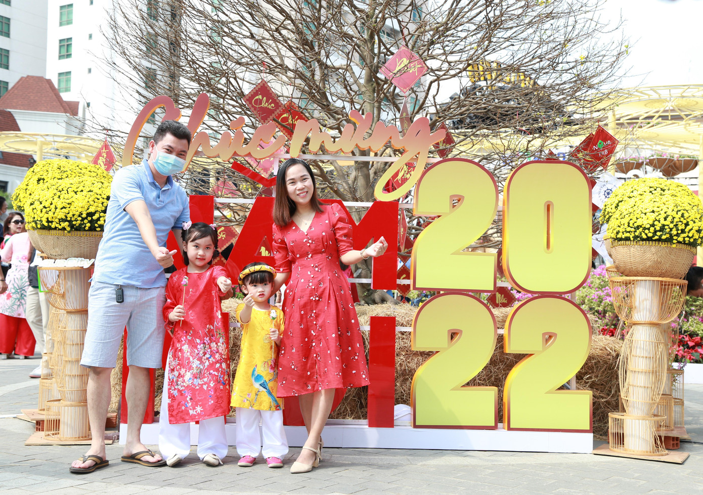 Trong nhịp hối hả cuối năm, các gia đình, bạn trẻ tranh thủ dành thời gian thư giãn chào đón một mùa Xuân mới đang về gần.