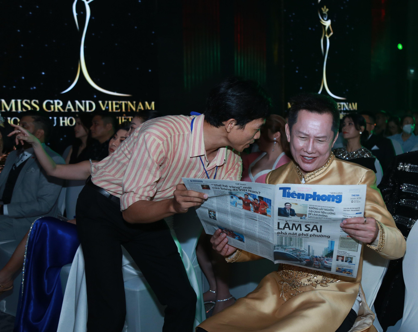 Trước thềm diễn ra cuộc họp báo khởi động, ông Nawat bày tỏ niềm vui khi xem được bài viết, hình ảnh về mình đăng trên nhật báo Tiền Phong.