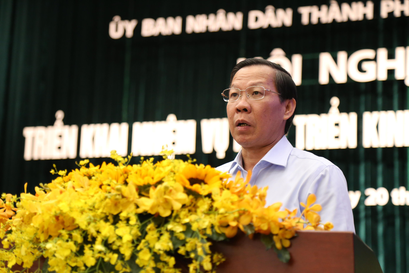 Chủ tịch UBND TPHCM Phan Văn Mãi nhìn nhận một số điểm nghẽn của thành phố năm 2022. Ảnh: Ngô Tùng Chủ tịch UBND TPHCM Phan Văn Mãi nhìn nhận một số điểm nghẽn của thành phố năm 2022. Ảnh: Ngô Tùng