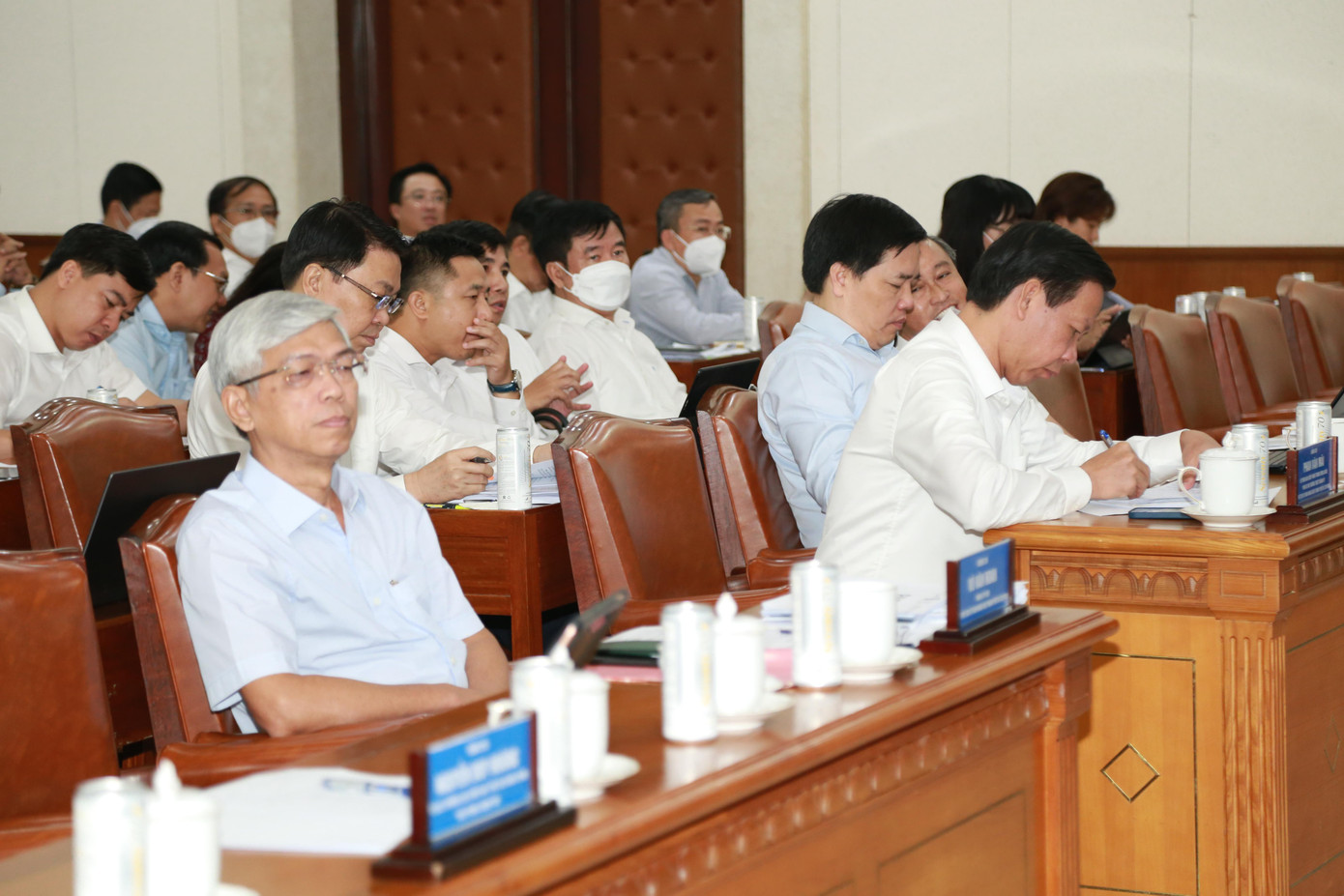 Lãnh đạo TPHCM tại một cuộc họp bàn giải pháp đẩy mạnh cải thiện các chỉ số cải cách hành chính. Ảnh: Ngô Tùng