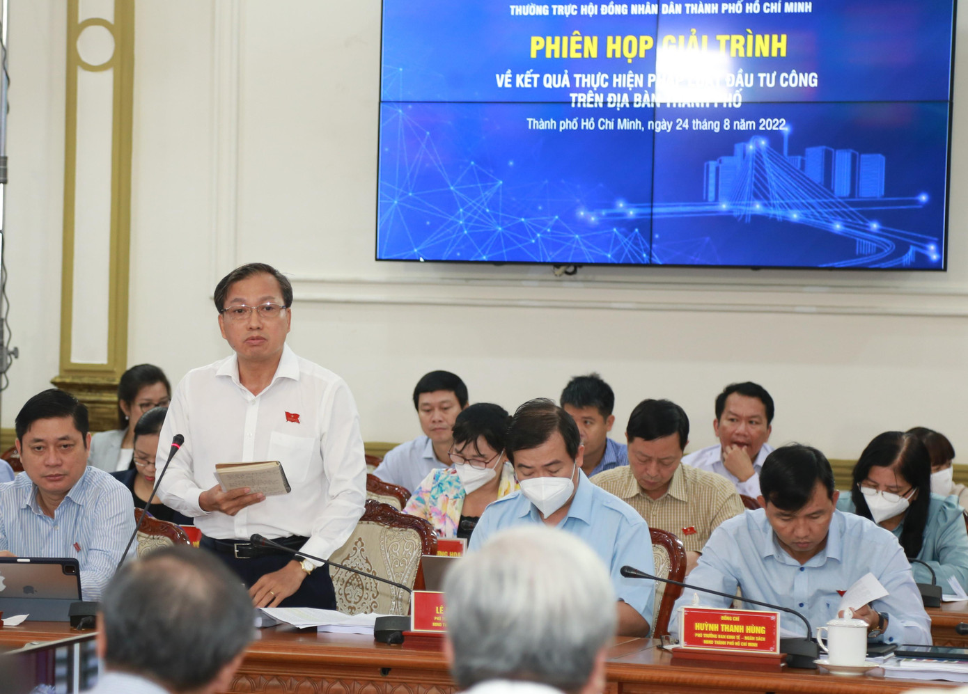 Đại biểu chất vấn một số vấn đề liên quan đến đầu tư công trên địa bàn TPHCM. Đại biểu chất vấn một số vấn đề liên quan đến đầu tư công trên địa bàn TPHCM.