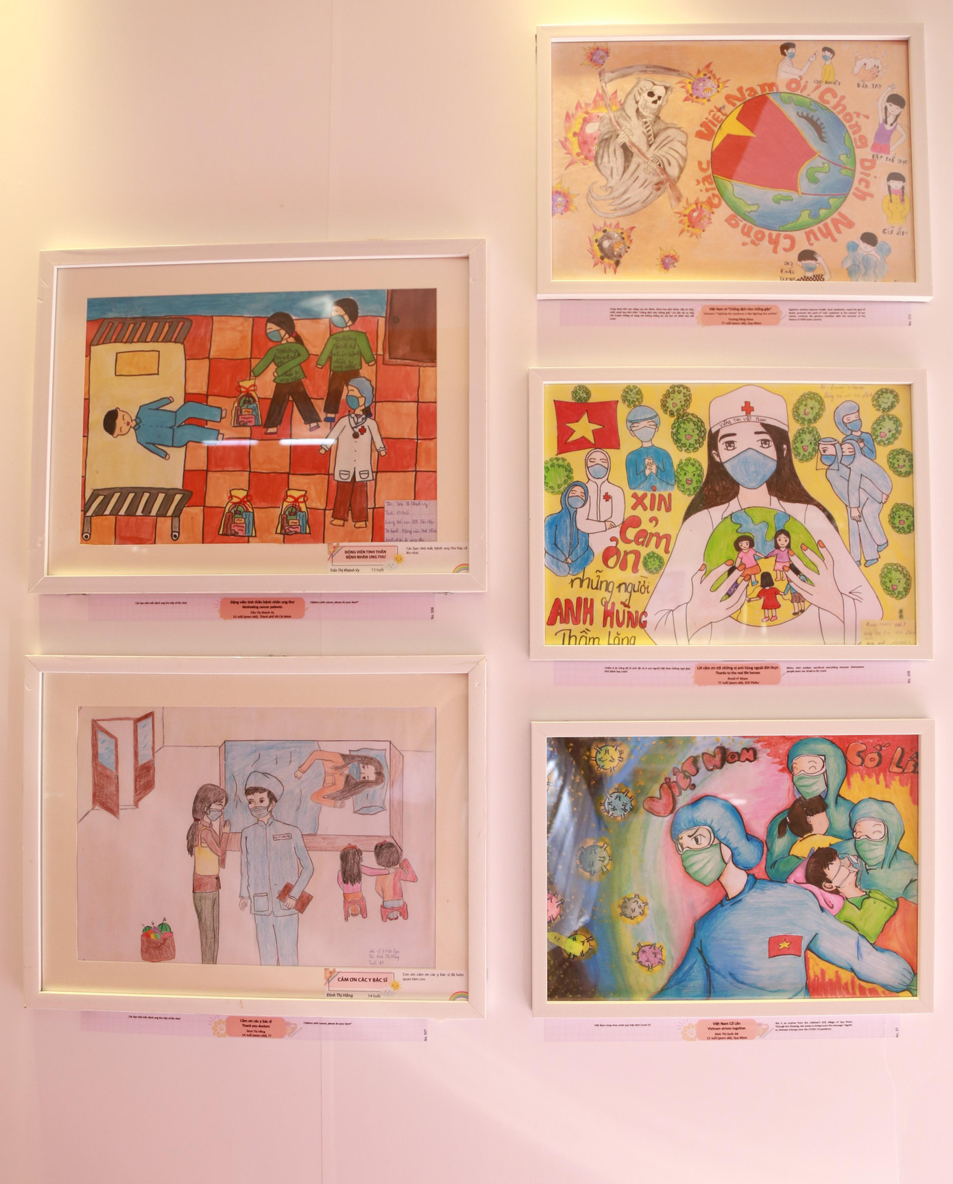 Các tác phẩm thể hiện tình cảm, tôn vinh lực lượng tuyến đầu chống dịch.