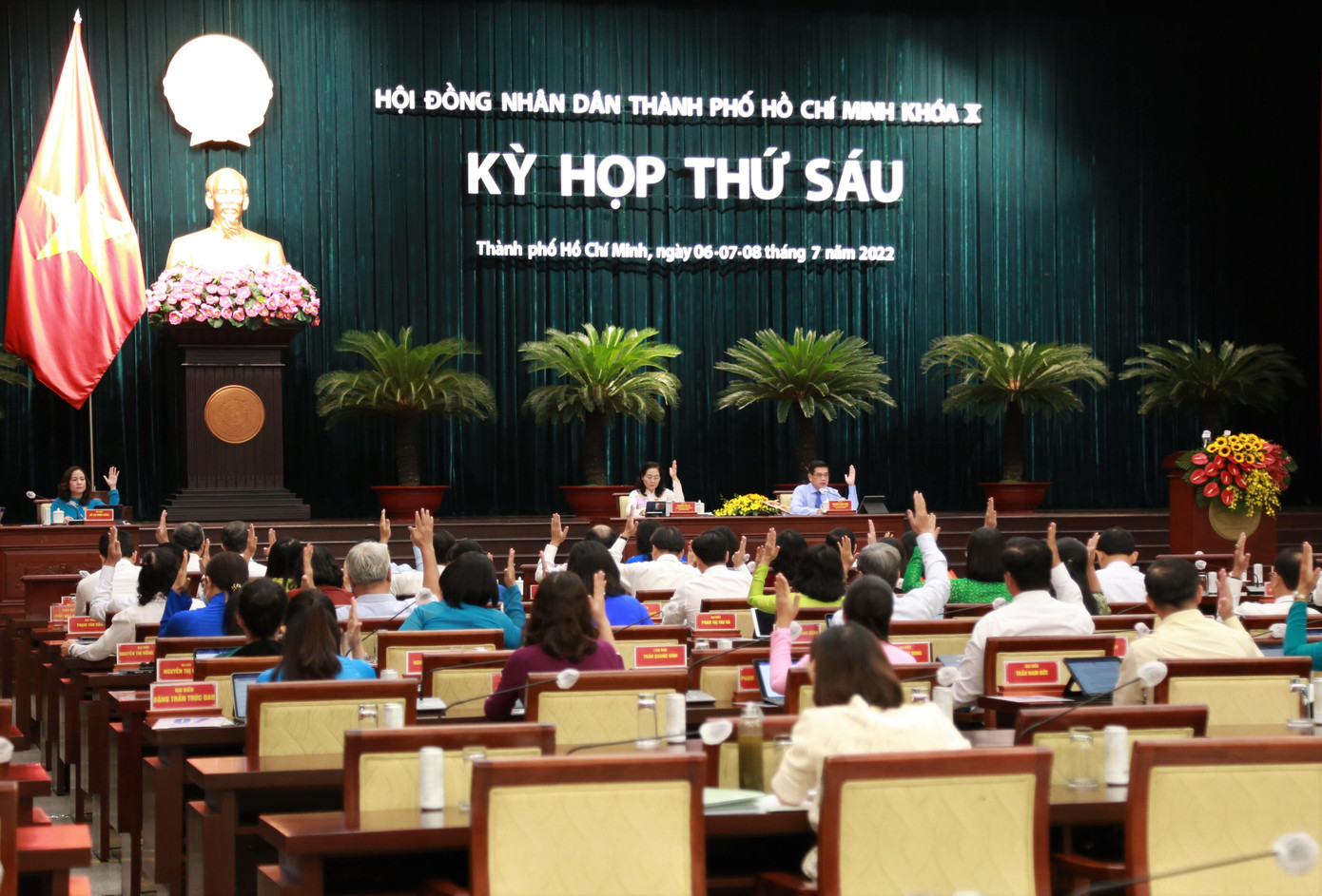 Quang cảnh buổi làm việc phiên bế mạc Kỳ họp thứ 6 HĐND TPHCM khóa X. Ảnh: Ngô Tùng