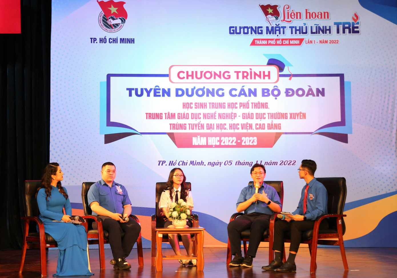 Các bạn tân sinh viên tiêu biểu tại các trường ĐH-CĐ giao lưu tại chương trình tuyên dương. Ảnh: Ngô Tùng