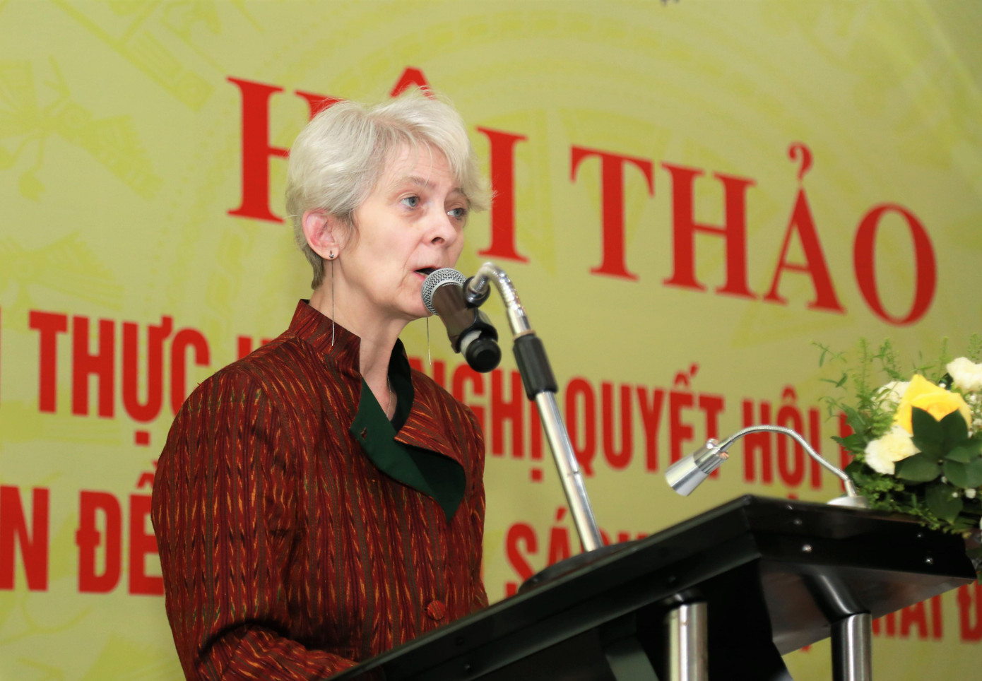 Giám đốc quốc gia ILO tại Việt Nam - bà Ingrid Christensen. Giám đốc quốc gia ILO tại Việt Nam - bà Ingrid Christensen.