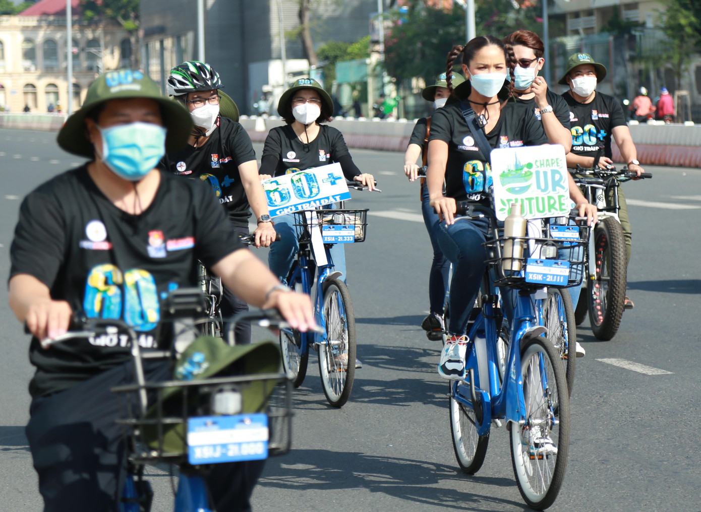 Bạn trẻ cùng nàng hậu Đắk Lắk đạp xe qua các tuyến phố để lan tỏa tinh thần, thông điệp ý nghĩa của chiến dịch
