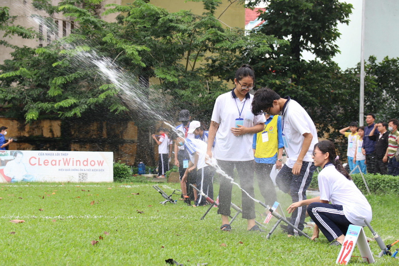 Hội thi thu hút đông đảo học sinh các cấp tham gia tranh tài. Hội thi thu hút đông đảo học sinh các cấp tham gia tranh tài.