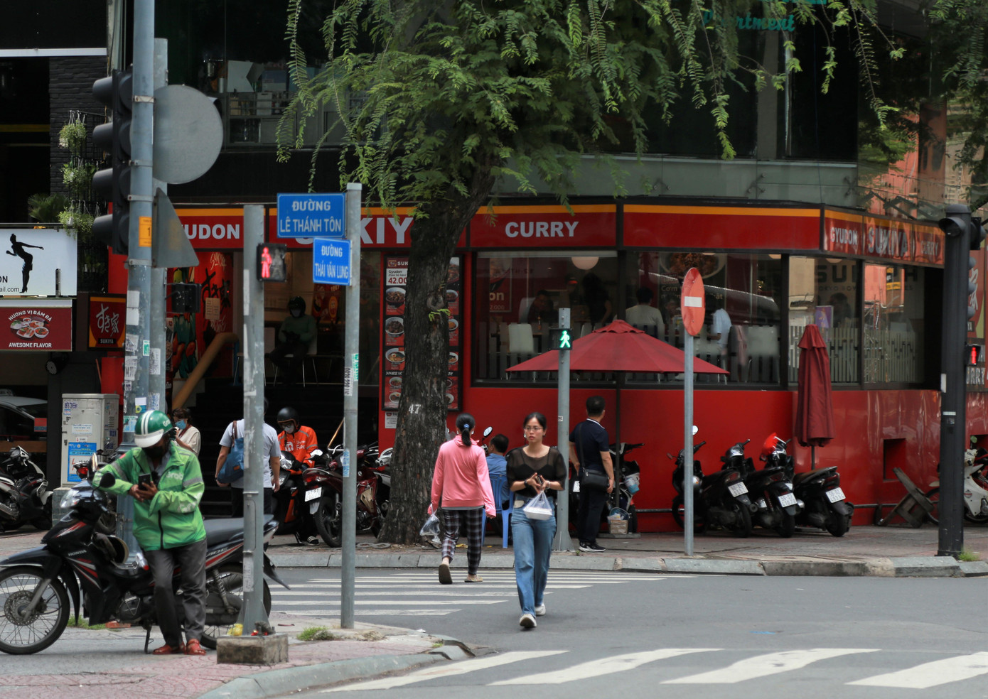 Đường Tôn Thất Đạm (từ Hàm Nghi đến Huỳnh Thúc Kháng), Thái Văn Lung, Thi Sách sẽ ưu tiên cho đi bộ, hạn chế xe.